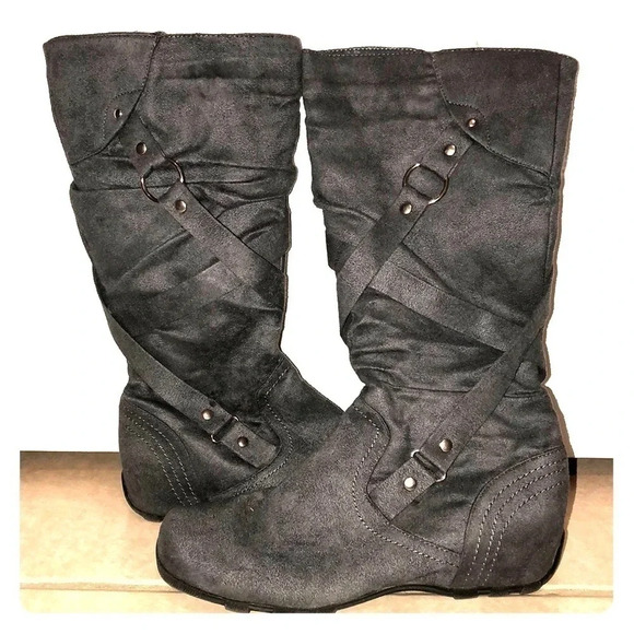 Shoes - Gray boots